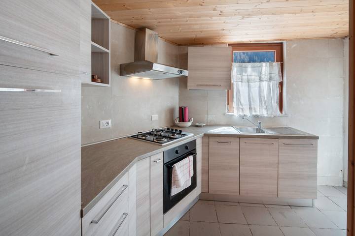 Apartment 'La Busa' with Lake View, Private Garden and Wi-Fi in Rocca Pietore, Dolomiti Superski