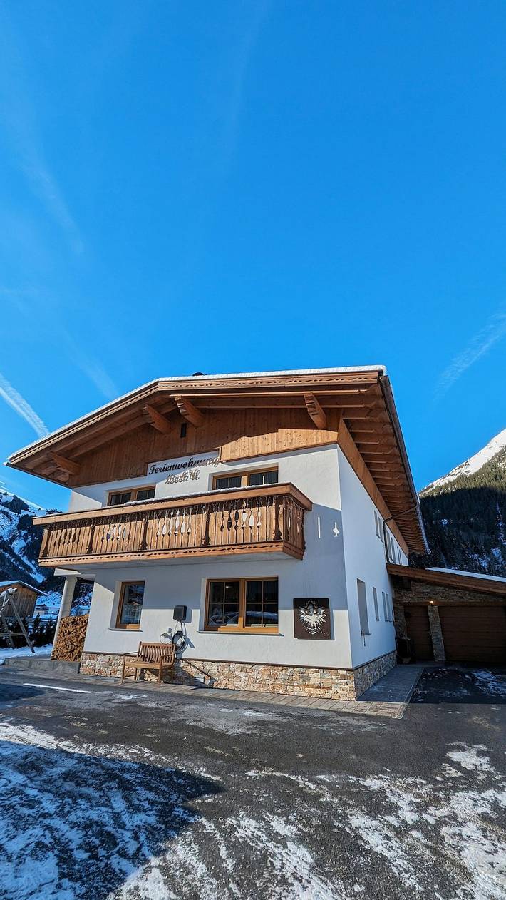 Holiday apartment for 4 people, with view and terrace in Lech valley