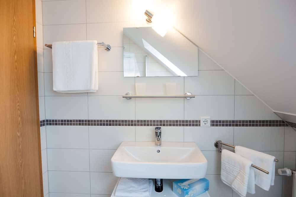 Ganze Wohnung, Komfortable Ferienwohnung mit Seeblick in Bad Arolsen, Twistesee