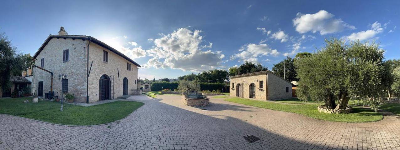 B&b per 4 persone, con Idromassaggio e Giardino nonché Piscina a Spello