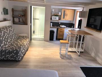 Gîte pour 3 personnes, avec terrasse à Vaugneray
