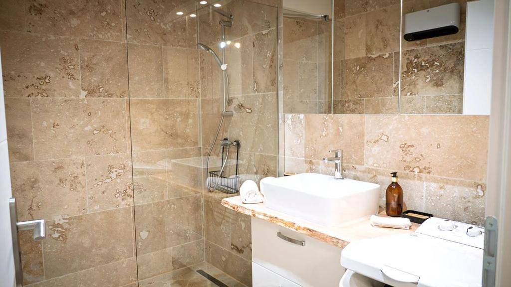 Appartement entier, One-Bedroom Apartment in Aussillon, Région de Castres