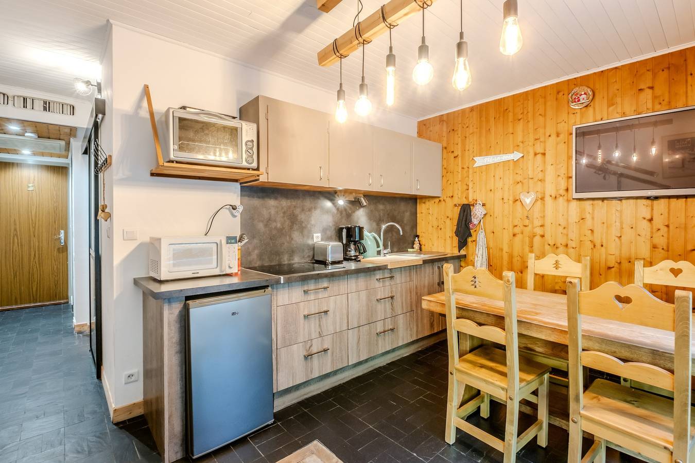 Ganze Wohnung, Ferienwohnung für 4 Personen mit Terrasse in Châtel, Les Portes du Soleil