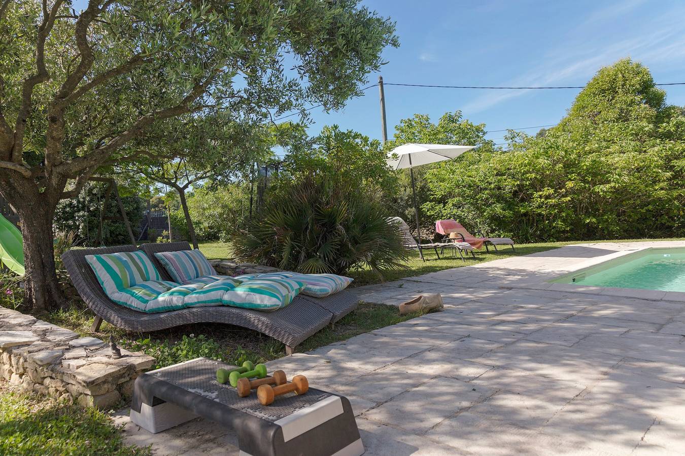 Studio entier, Loft avec piscine privée, Wi-Fi et climatisation in Boisset-et-Gaujac, Parc national des Cévennes