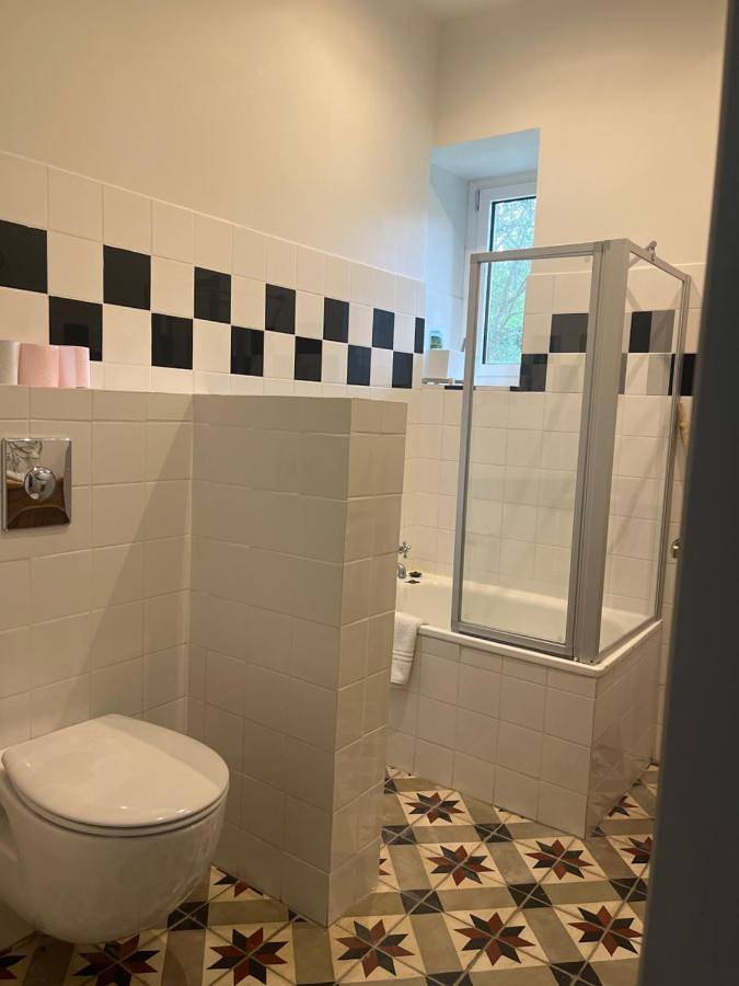 Gîte pour 2 personnes, avec piscine ainsi que jardin et vue à Guiche - 2