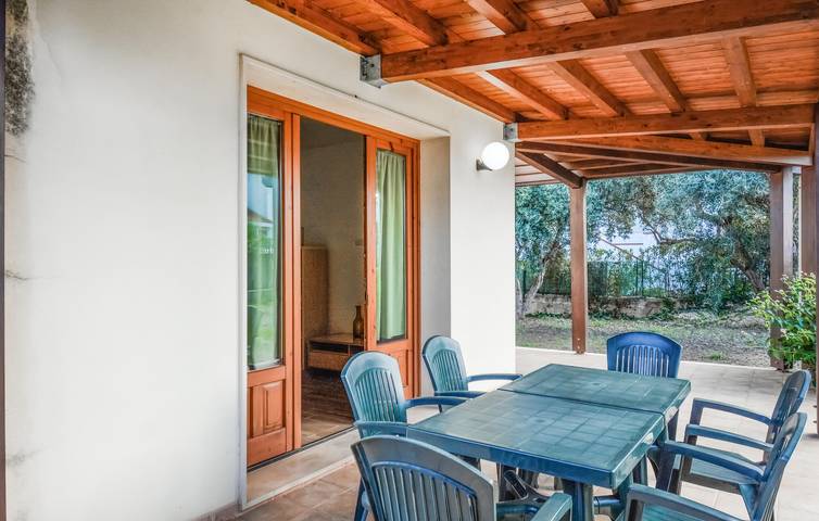 Beachside Retreat with AC, Parking, and Terrace in Spiaggia Santa Maria del Focallo, Pozzallo