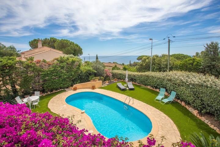 Location de vacances pour 8 personnes, avec balcon et jardin, adapté aux familles dans Plage Du Grand Boucharel Saint Aygulf - 2