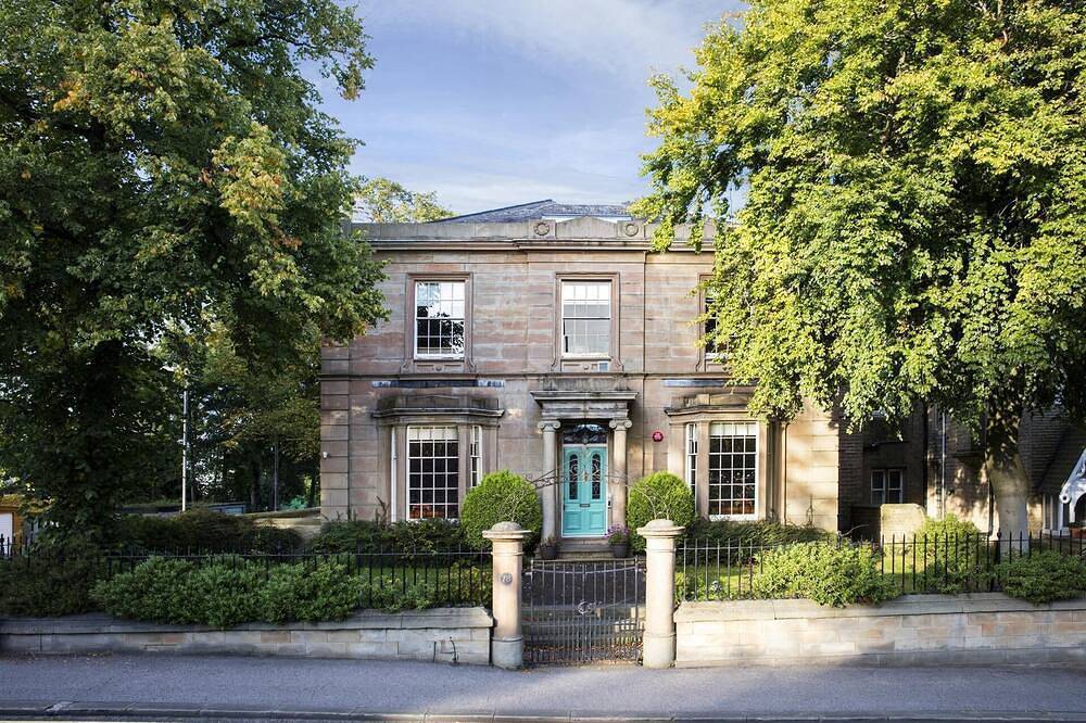 Holiday Rental for 22 People in Huddersfield, West Yorkshire