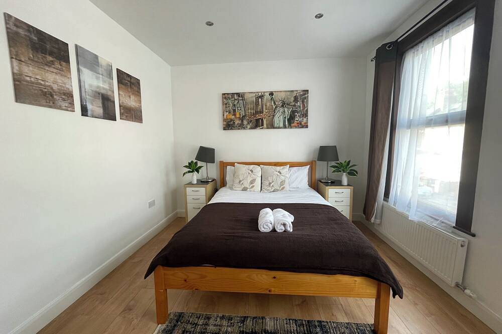 Beautiful house with 5 bedrooms and Living Room! in London, Südostengland
