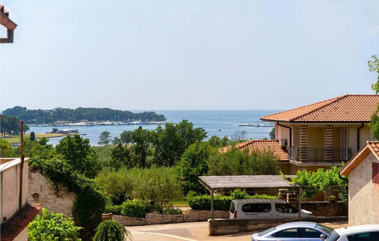 Gemütliches Apartment mit Pool, Terrasse und Strand in der Nähe in Poreč, Grad Poreč
