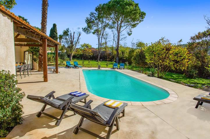 Location de vacances pour 9 personnes, avec jardin, adapté aux familles à Aumes