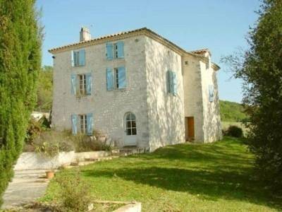 Location de vacances pour 4 personnes, avec terrasse ainsi que vue sur le lac et piscine à Roquecor - 2