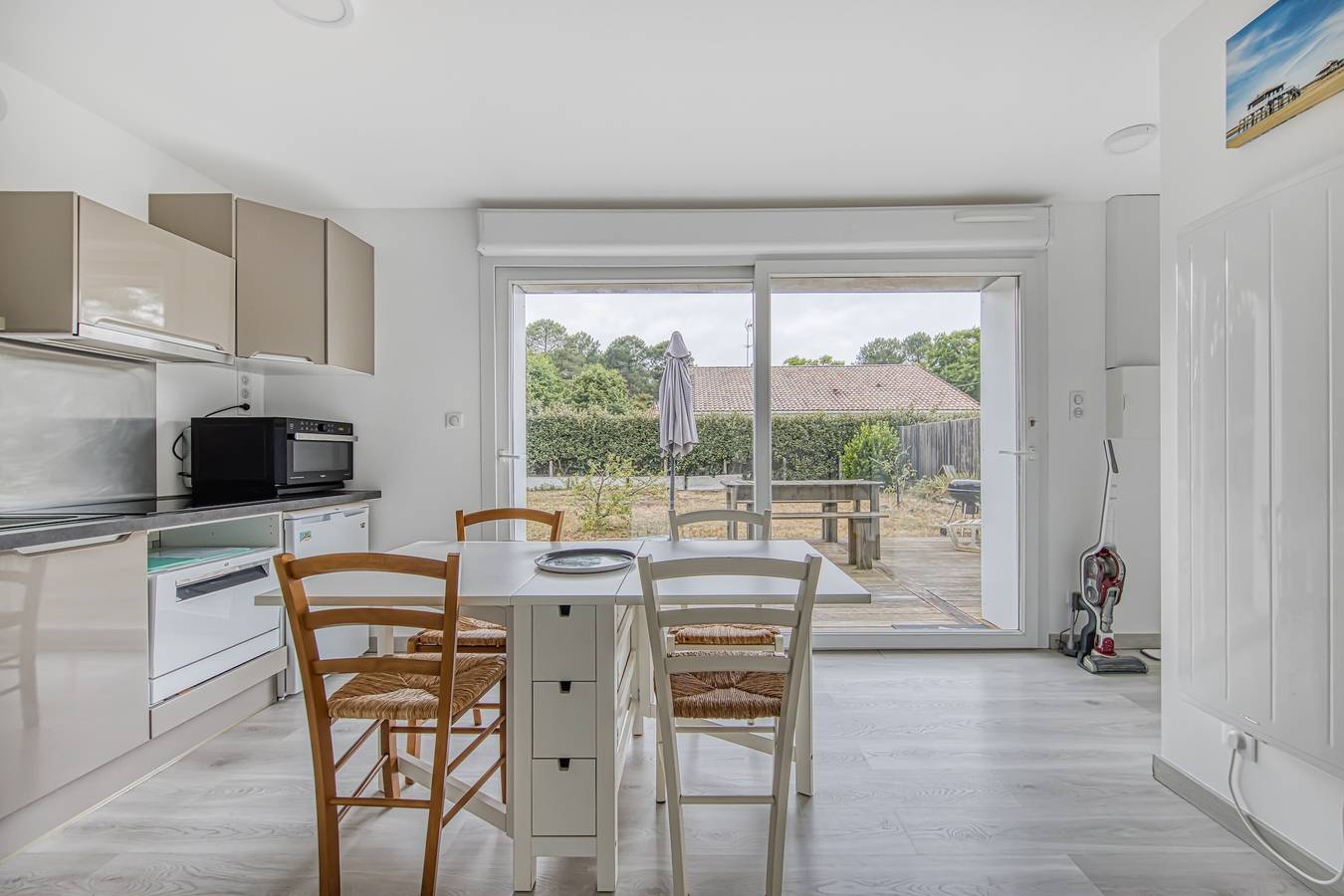 Entire studio, Studio Judicaelle with Terrace and Shared Garden – Comfort and Tranquility in Lège-Cap-Ferret in Lège-Cap-Ferret, Arcachon region