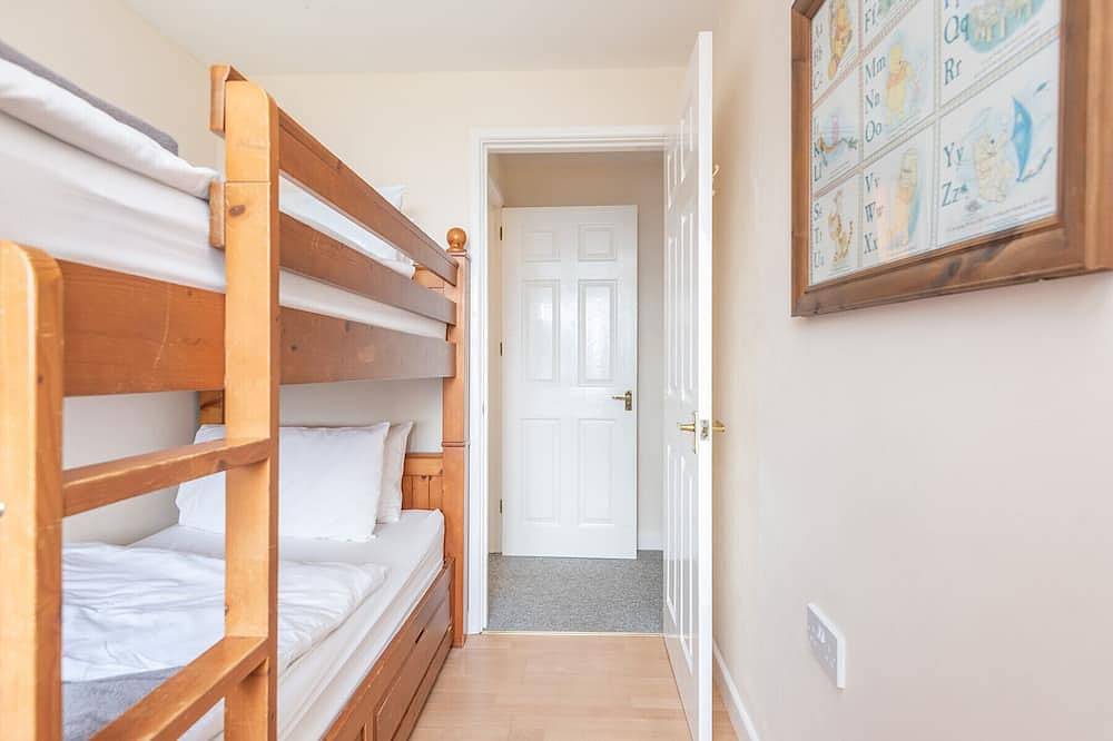 Atlantic View, Mawgan Porth with sea views in Mawgan Porth, Cornwall