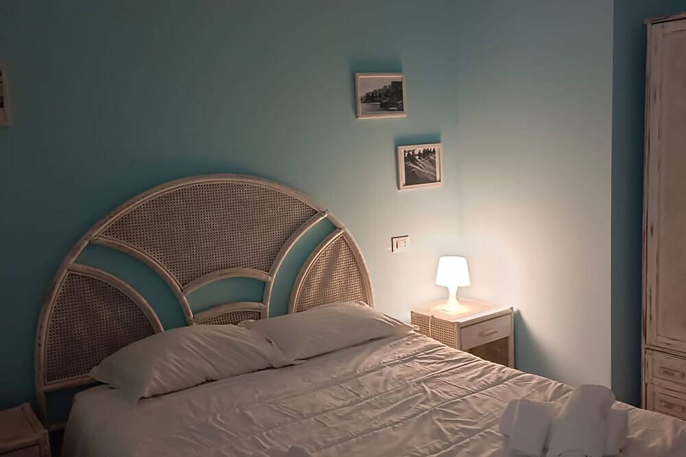 Double room, air conditioning, bathroom, in the center n6752 in Tropea, Vibo Valentia Province