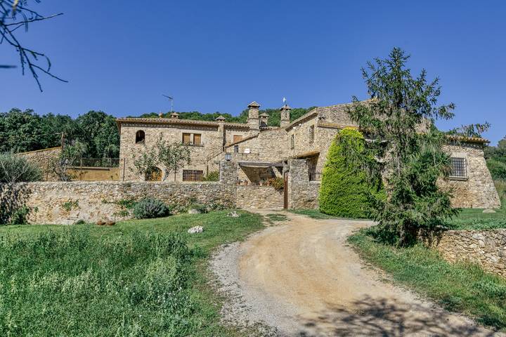 Casa rural 'Mas Cases' con vistas a la montaña, piscina privada y Wi-Fi in Regencós, Costa Brava