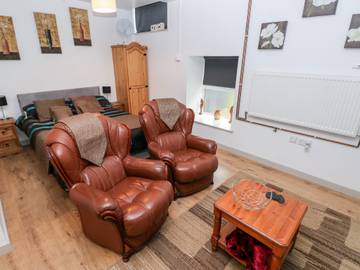Hut for 2 People in Mid-Wales, Powys, Photo 4