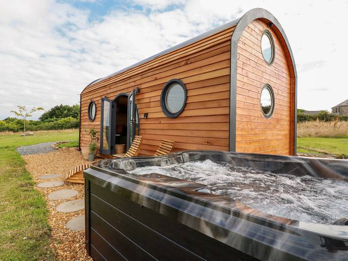 Hut for 4 people, with garden, with pets in Cornwall