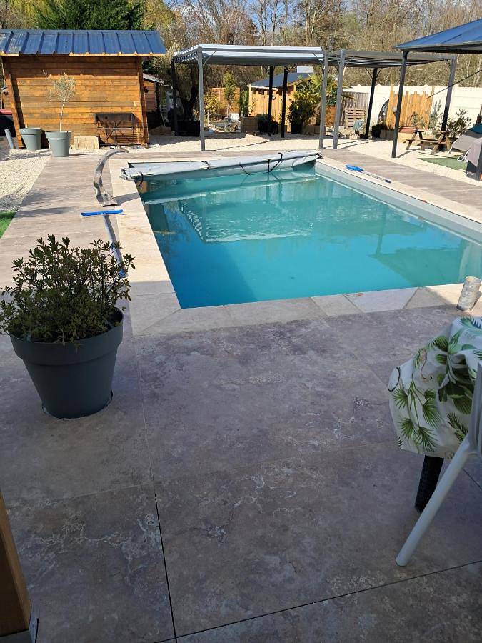 Gîte pour 5 personnes, avec sauna et piscine ainsi que jacuzzi et jardin, adapté aux familles dans Lac du Temple - 2