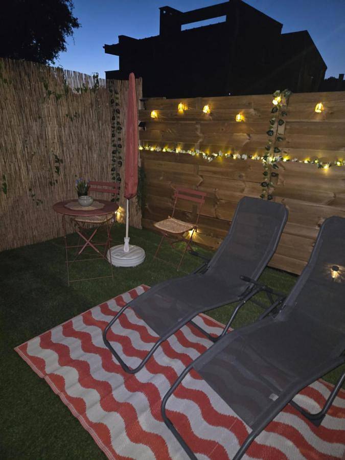 Gîte pour 2 personnes, avec Jacuzzi et Terrasse ainsi que Sauna et Vue à La Louvière - 2