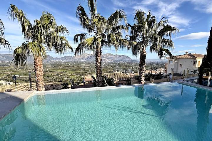 Villa pour 6 personnes, avec piscine et jardin à Orba