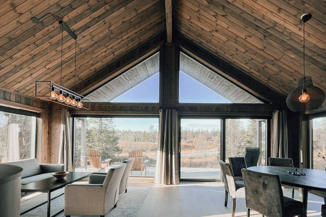 Moderne Hochgebirgshütte bei Syningtoppen in Ål