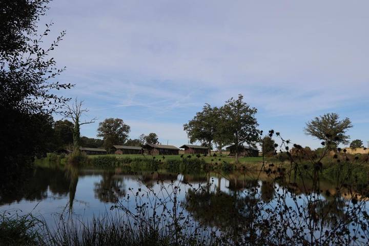 Tente pour 6 personnes, avec vue et vue sur le lac dans Allier
