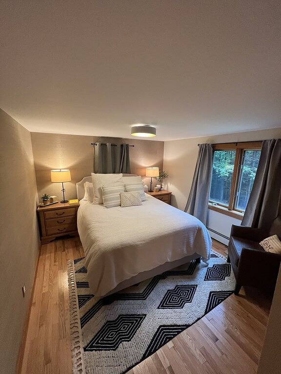 Cozy, updated 3bd home in Holderness-Squam Lake- walk to town-Ac! in Holderness, Squam Lake