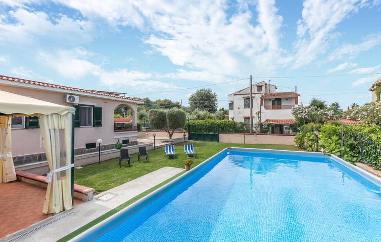 Acogedor apartamento con piscina cerca de la playa - WiFi y aparcamiento gratuitos in Castel Volturno, Provincia de Caserta