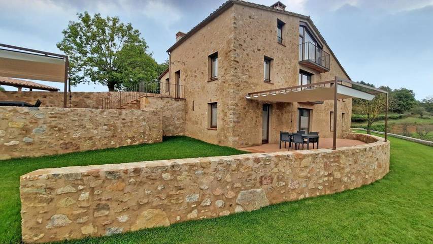 Casa rural para 4 personas, con vistas además de piscina y jardín en Ripollès - 2