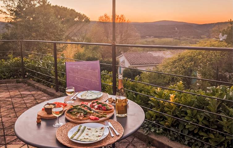 Location de vacances pour 5 personnes, avec Terrasse à Saint-André-de-Roquepertuis