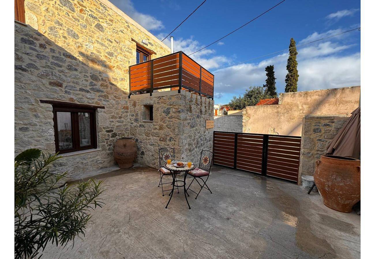Guest House 'Hercules Guesthouse Tis Giagias' with Mountain View, Wi-Fi and Air Conditioning in Iraklio-Heraklio region