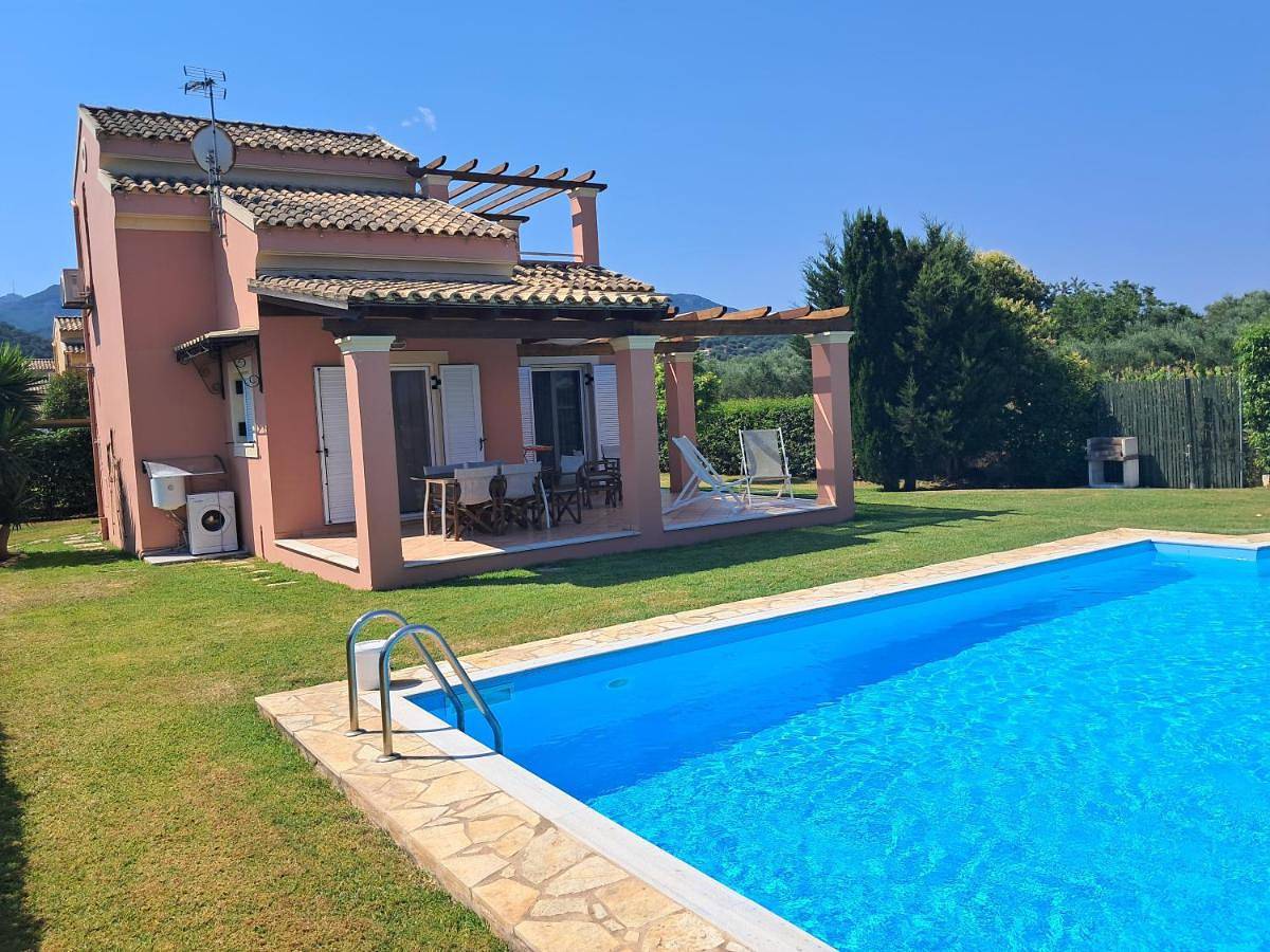 Two-Bedroom House in Παραλία Αλμυρού, Κέρκυρα
