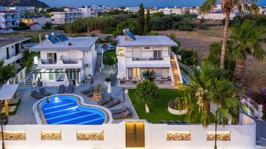 Gîte pour 2 personnes, avec vue ainsi que piscine et jardin à Faliráki