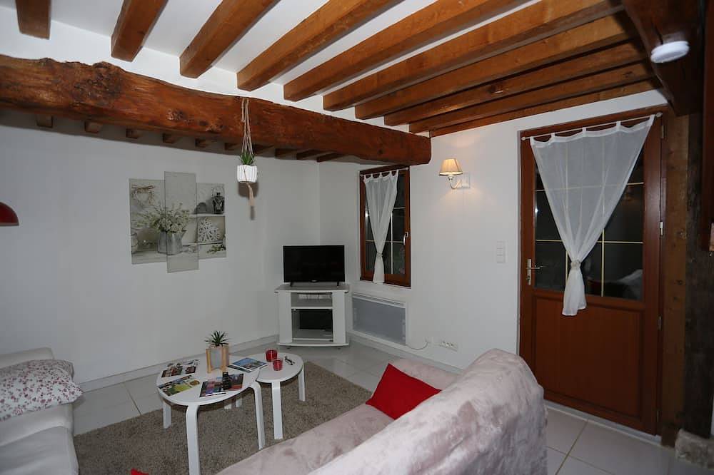 Charming Norman house just 20 minutes from Honfleur and the Coast in Toutainville, Bernay region