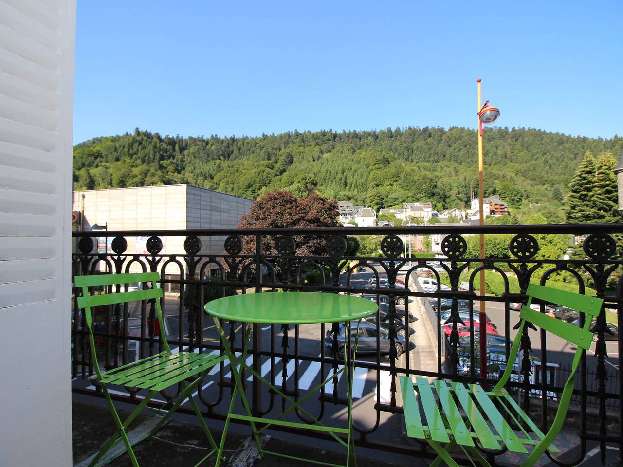 Entire apartment, Le Mont Dore - Spacious 2-Bedroom Apartment with Balcony and Wifi in Center in Mont-Dore, Volcans d'Auvergne Regional Nature Park