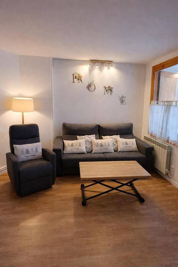 Gîte pour 4 personnes, avec Balcon et Terrasse ainsi que Jardin et Piscine à Panticosa - 4
