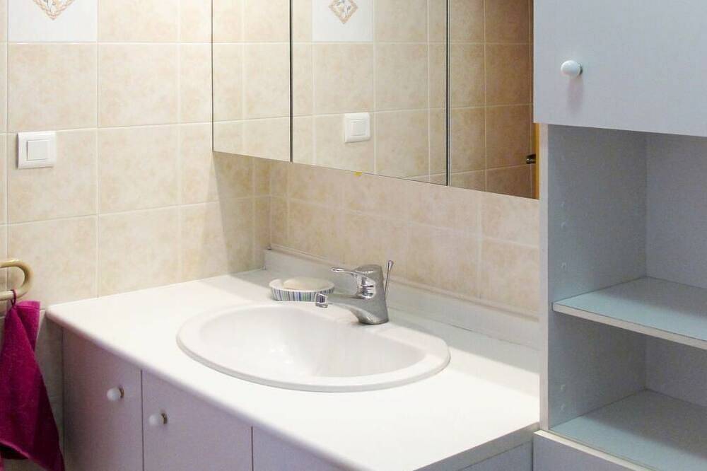 Stunning private villa for 4 people with pool, Tv and terrace in Quinson, Verdon Regional Natural Park