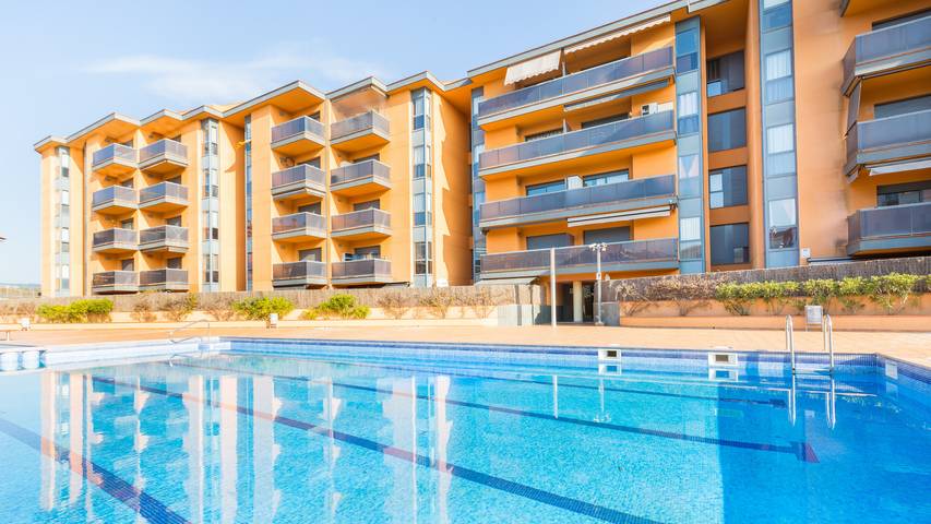 Vakantieappartement voor 6 personen, with Terras and Tuin as well as Zwembad in Lloret de Mar