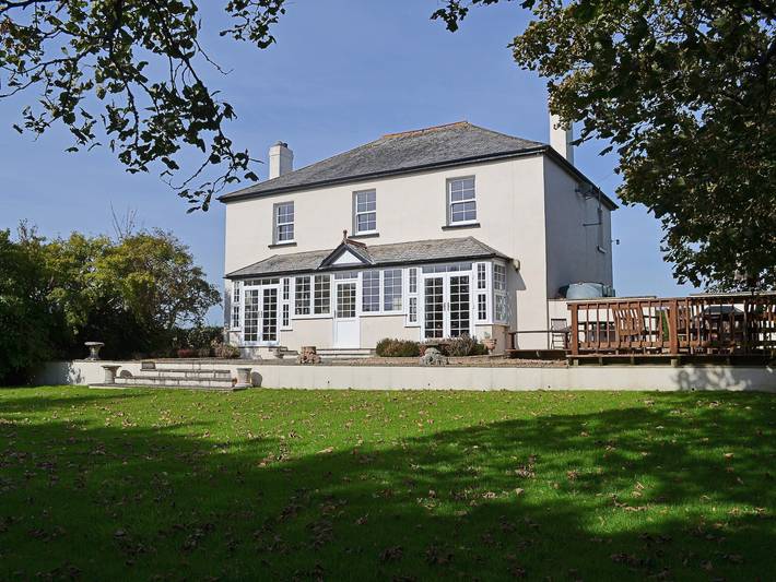 Cottage for 12 people, with garden in Cornwall