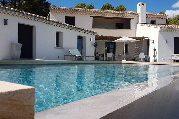 Location de vacances pour 8 personnes, avec vue ainsi que jardin et piscine à Crillon-le-Brave - 3