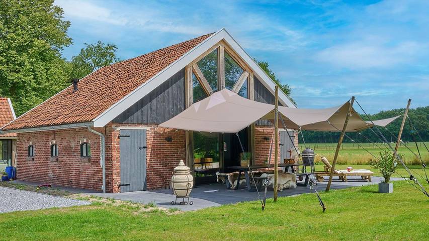 Vakantiehuis voor 2 personen, with sauna and tuin as well as terras in Haaksbergen