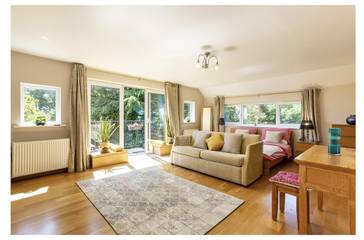 Villa With Pool for 18 People in East Dean and Friston, South East England, Photo 3