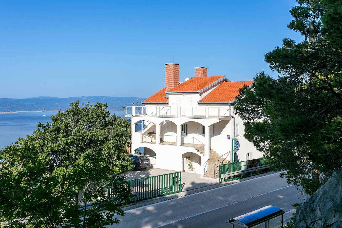 Ganze Wohnung, 2-Zimmer-Ferienwohnung mit Terrasse und Meerblick Brela, Makarska A-6828-a in Brela, Makarska Riviera