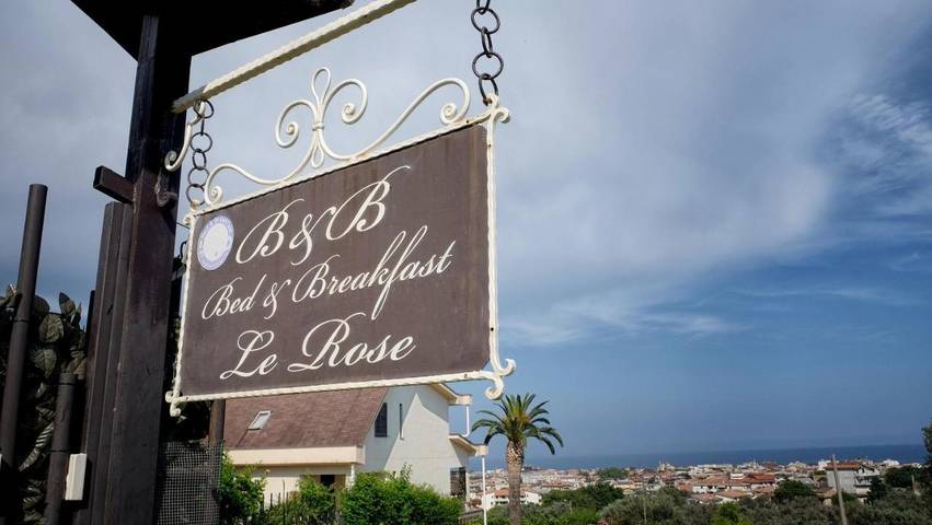 B&b per 2 persone, con Idromassaggio e Terrazza nonché Giardino e Panorama a Siderno