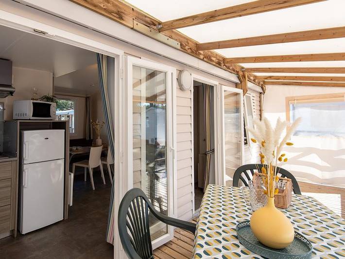 Wohnwagen für 4 Personen, mit Balkon/Terrasse und Kinderpool in Les Ayguades - 3