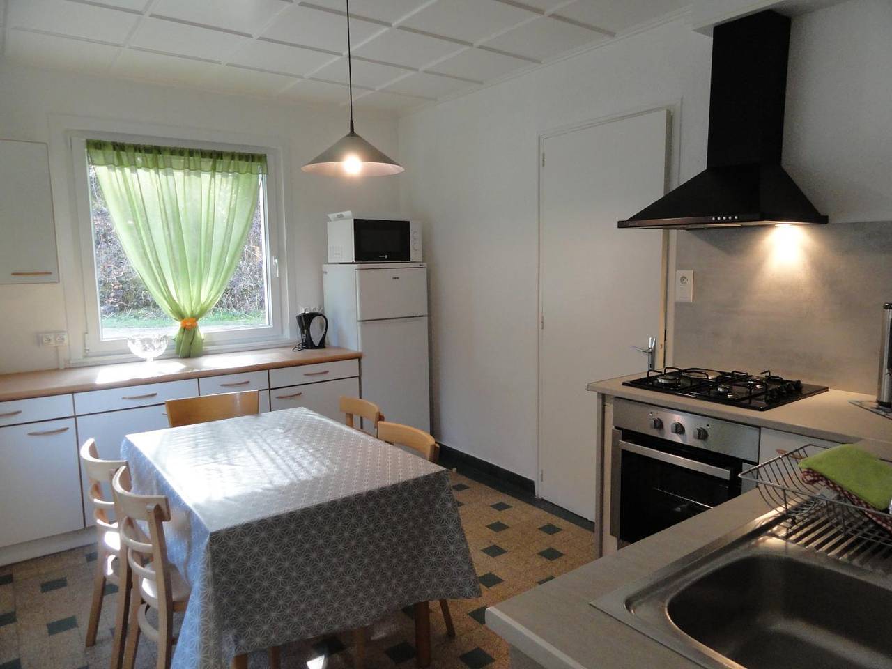 Gîte pour 6 personnes avec balcon in Laval-le-Prieuré, Jura Francais