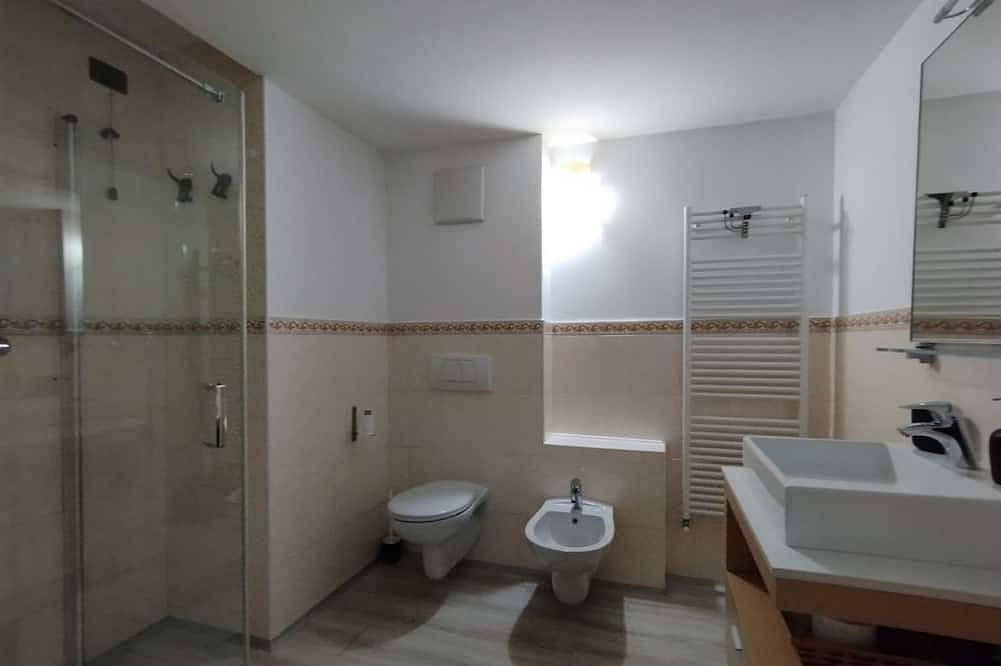 Entire apartment, Mantellini 2A - Bright and elegant in Domodossola, Comune di Domodossola