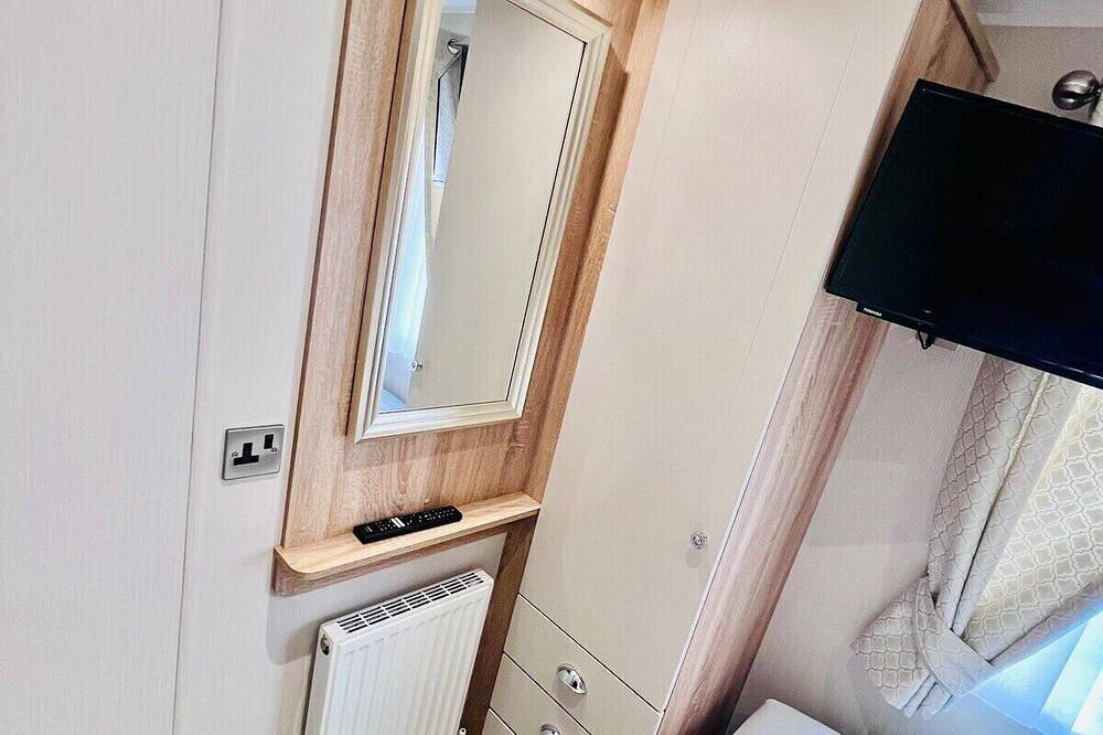 Entire apartment, Etna Laurel at Cherry Lea Holiday Park & Fishing in Burgh le Marsh, Lincolnshire