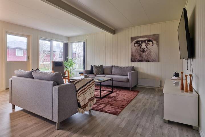 Gîte pour 4 personnes, avec jardin à Leknes